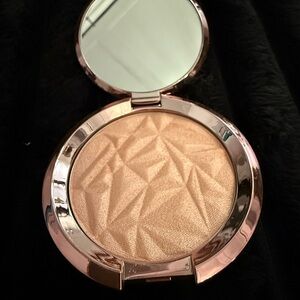 BECCA Cosmetics Shimmering Skin Perfector in Rose Quartz NEW without box